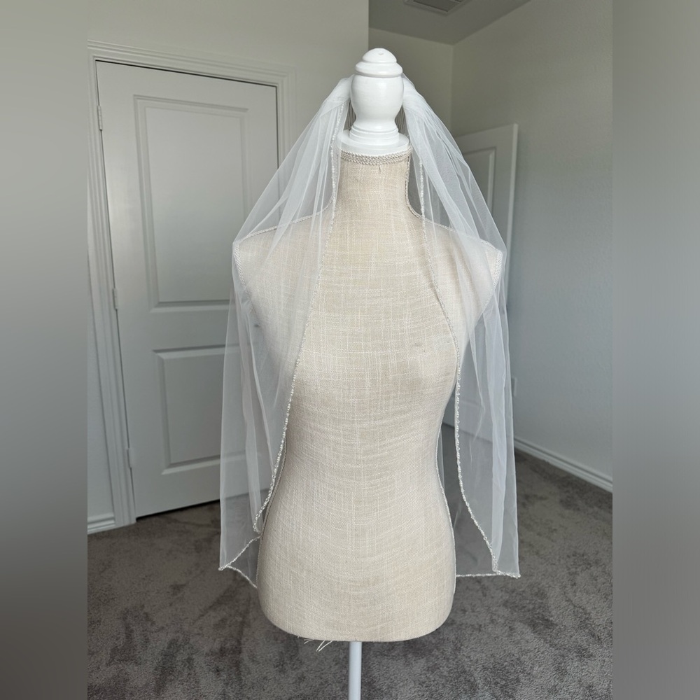 New Fingertip Veil